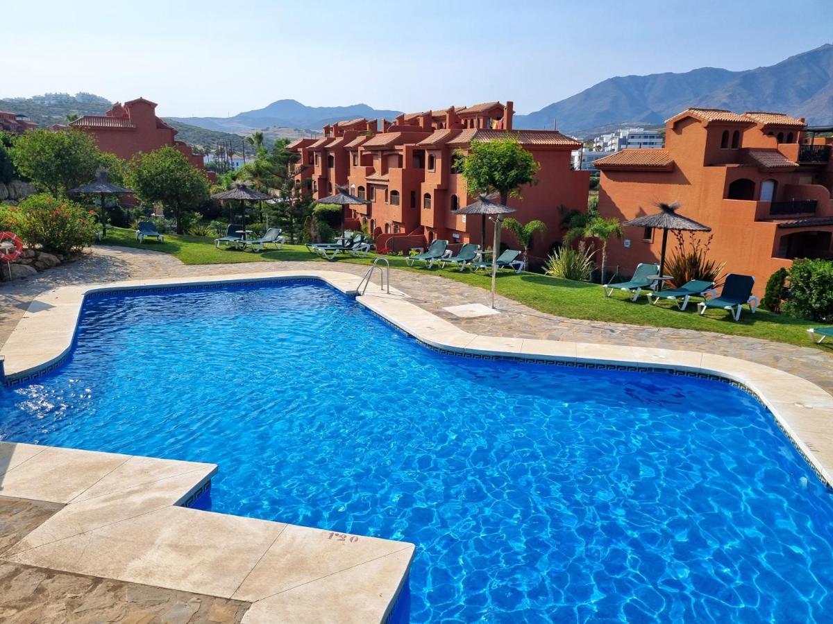 Sea View Penthouse Apartment With Hot Tub - Casa Bella Vista, Buenas Noches , Estepona Eksteriør bilde
