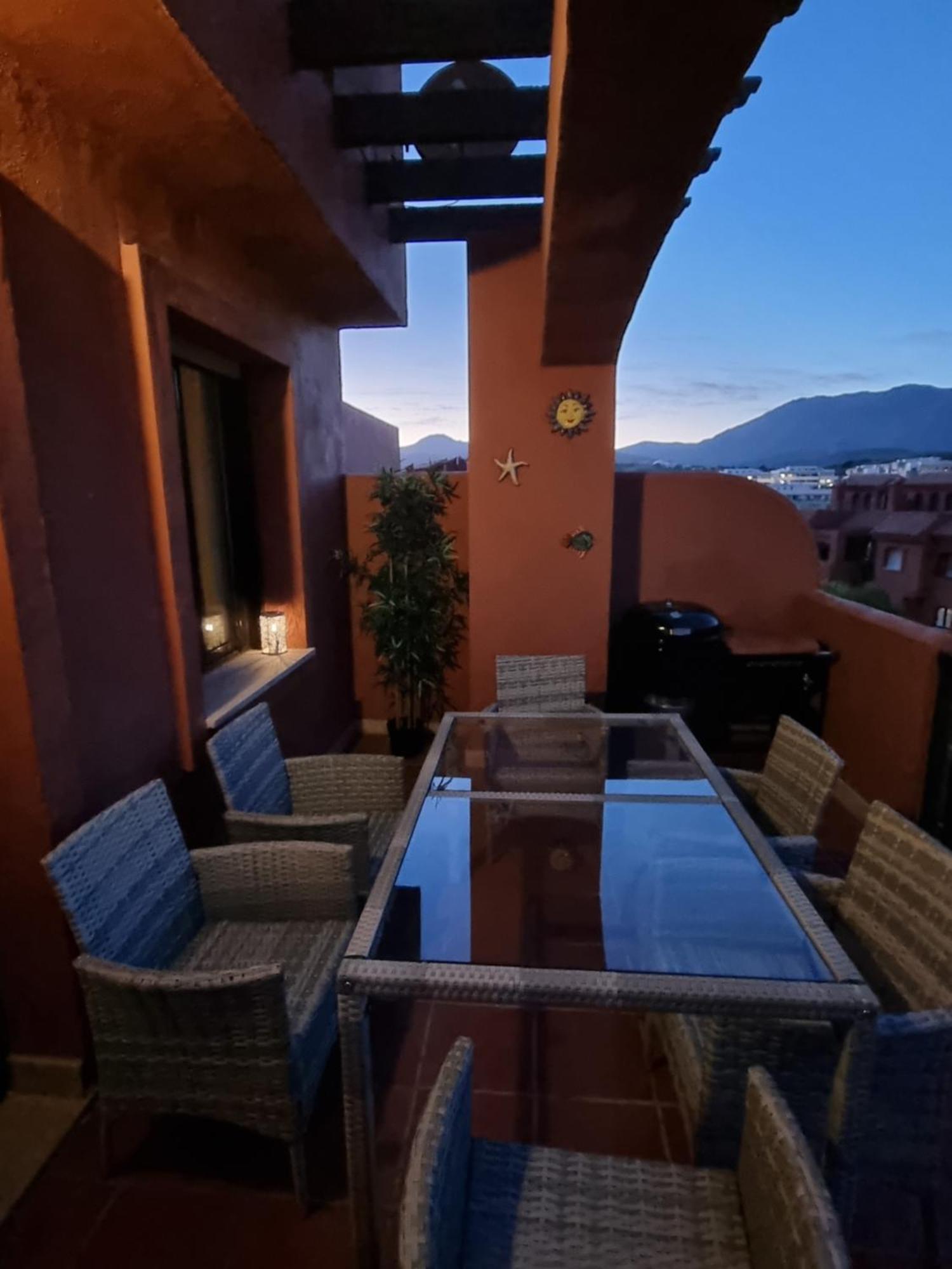 Sea View Penthouse Apartment With Hot Tub - Casa Bella Vista, Buenas Noches , Estepona Eksteriør bilde
