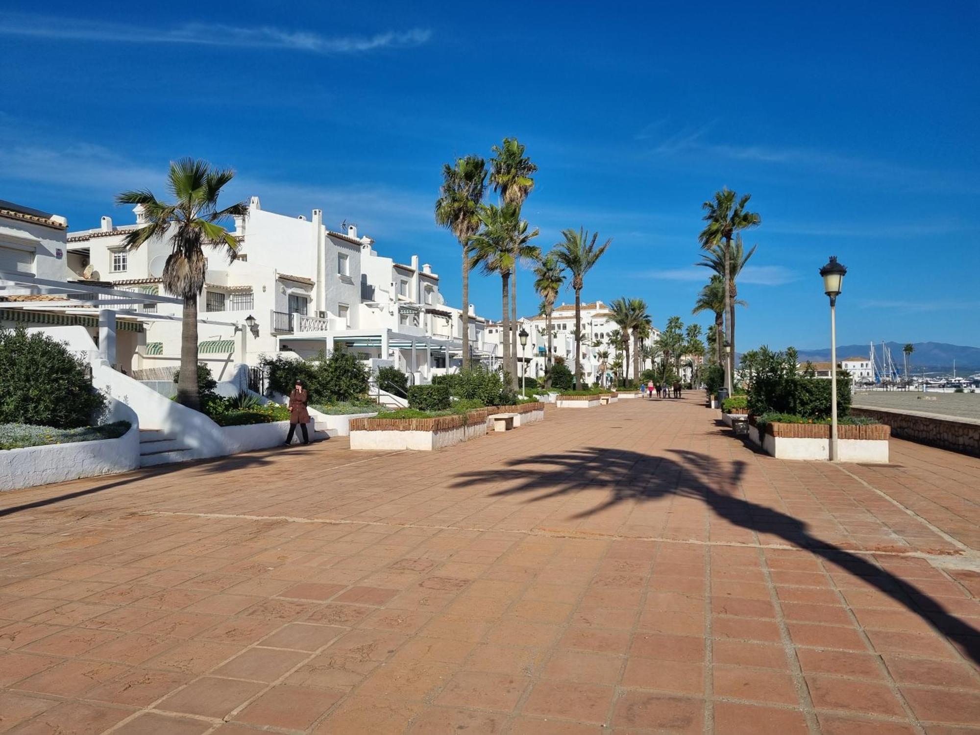 Sea View Penthouse Apartment With Hot Tub - Casa Bella Vista, Buenas Noches , Estepona Eksteriør bilde